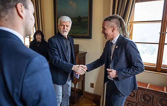Zvolený prezident Petr Pavel se v Hrzánském paláci seel s ministrem pro místní...