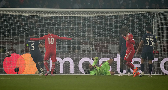 Kingsley Coman  z Bayernu Mnichov práv vstelil gól v úvodním osmifinále Ligy...