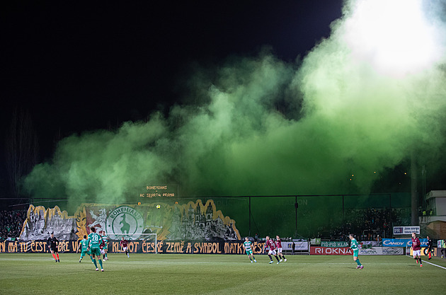 Zakuklenci zbili na tribuně fanouška, sponzoři Bohemians zvažují odchod