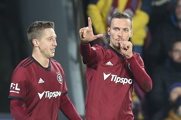 Slovácko vynulovalo Plzeň, která nevyužila zaváhání Slavie. Sparta se dotáhla