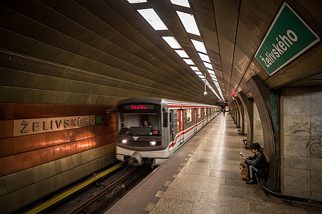 Pokus o sebevraždu zastavil provoz metra mezi Želivského a Náměstím Míru