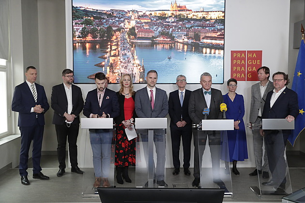 Praha má konečně nové vedení. Spolu, Piráti a STAN podepsali koaliční smlouvu