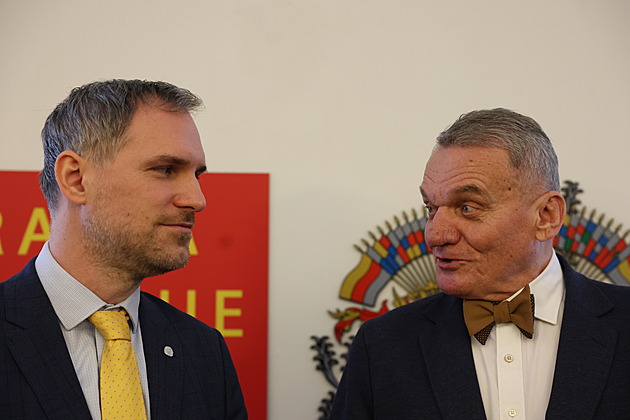 Oficiální pedání kanceláe bývalého primátora Zdeka Hiba (Piráti) nov...