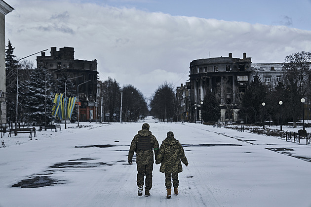 Nikdo na Ukrajině nepoleví. Ústup z Bachmutu by nebyl fatální, říká reportér