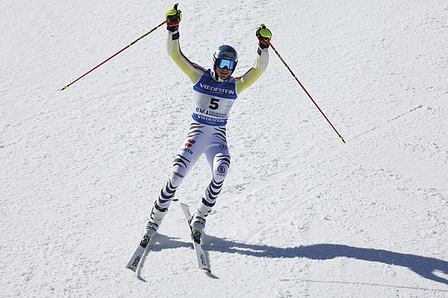 Lyžařský šampion Schmid si přetrhl vaz v koleně a je po operaci