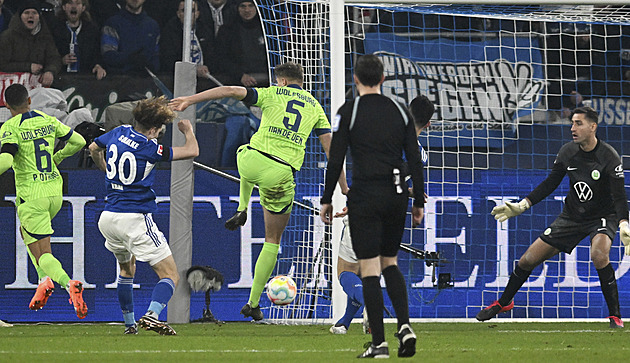 Fotbalisté Schalke remizovali s Wolfsburgem, Králův gól neplatil kvůli ofsajdu