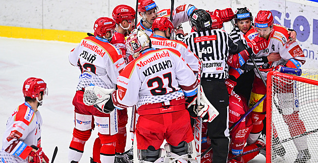 Hradec poprvé v sezoně přehrál Třinec a ztrácí na něj už jen bod