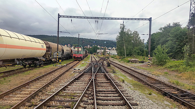 Na co zírá mašinfíra: Kozí dráhou za krásami východního Krušnohoří