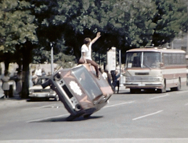 VIDEO: Žigulíky řádí v ulicích Varny. Retro výlet do socialismu v Bulharsku
