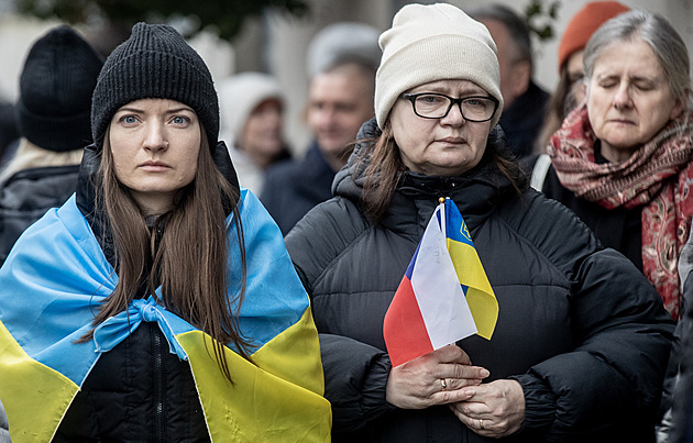 Lidé se v Praze společně pomodlili za Ukrajinu. Doufají ve spravedlivý mír