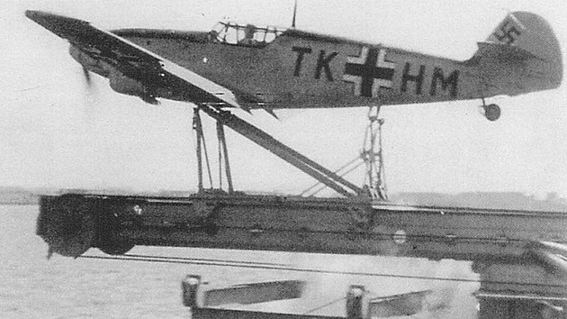 Prototyp Messerschmitt Bf 109 V17a pi zkoukch vzletu z katapultu
