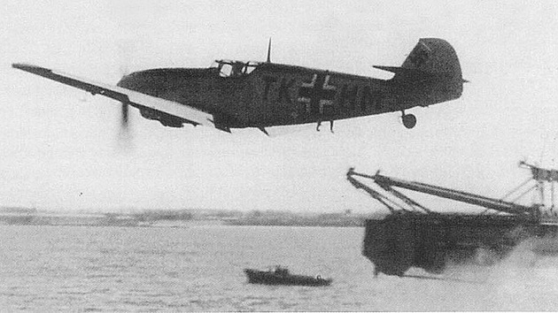 Prototyp Messerschmitt Bf 109 V17a pi zkoukch vzletu z katapultu