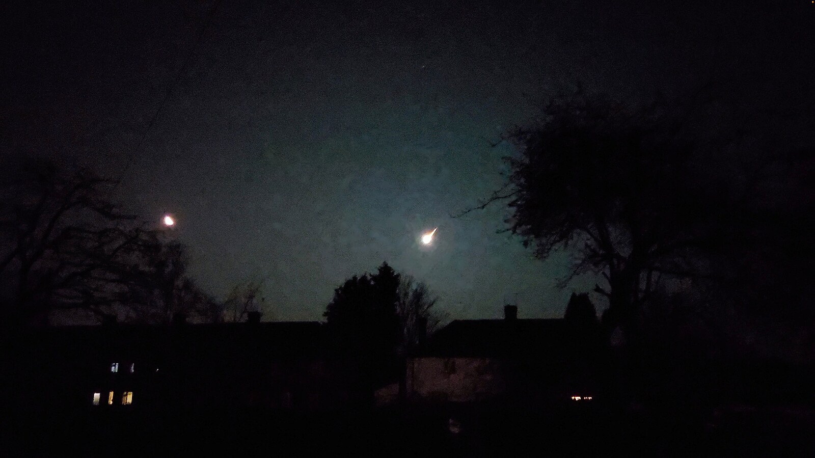 Podívejte se na meteor, který rozzářil noční nebe nad Lamanšským průlivem -  iDNES.cz