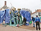 P�i instalaci sochy Hrachovina na Mendlov� n�m�st� v Brn� do�lo ke...