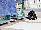 P�i instalaci sochy Hrachovina na Mendlov� n�m�st� v Brn� do�lo ke...