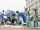 P�i instalaci sochy Hrachovina na Mendlov� n�m�st� v Brn� do�lo ke...