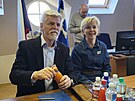 Zvolený prezident Petr Pavel s manelkou Evou na radnici v Ai. (15. února 2023)