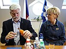 Zvolený prezident Petr Pavel s manelkou Evou na radnici ve mst A. (15....
