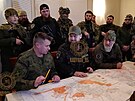 Nový velitel Centrálního vojenského okruhu Andrej Mordviev po boku eenského...