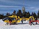 Mal�ho chlapce transportoval po p�du na sjezdovce vrtuln�k do n�meck� nemocnice.