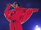 Rihanna se vystoupením na Super Bowlu vrátila na svtová pódia po tém...