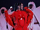Rihanna vystoupila v prestiní poloasové show na Superbowlu (13. února 2023)