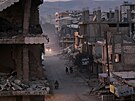 V ulicích syrského Dindirasu leí trosky po následcích silného zemtesení....