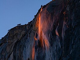 Vodopády Horsetail Falls v kalifornském Yosemitském národním parku. (16. února...
