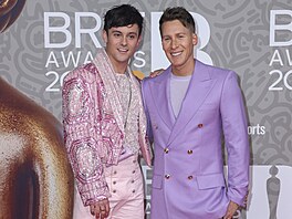 Manelé Tom Daley a Dustin Lance Black se nebáli barev (Brit Awards, Londýn,...