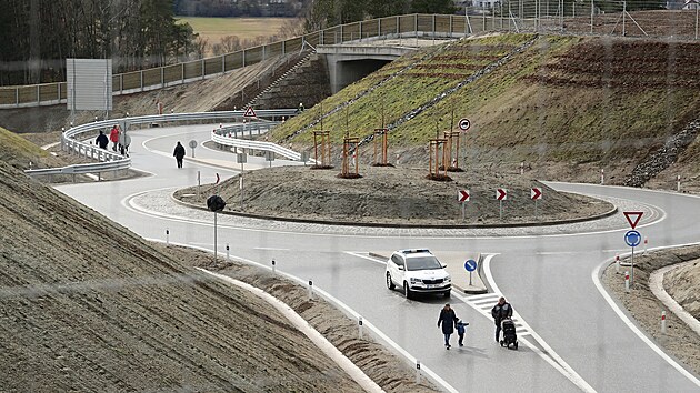 Tisce lid se pily podvat na novou st zpadnho okruhu Plzn. (19. nora 2023)