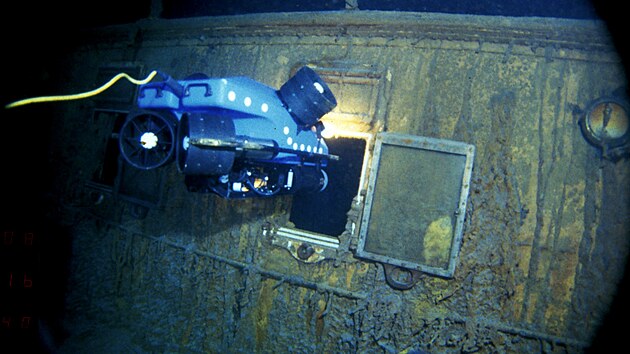 Vrak Titaniku na snmku z videa pozenho pi ponorech k lodi v roce 1986