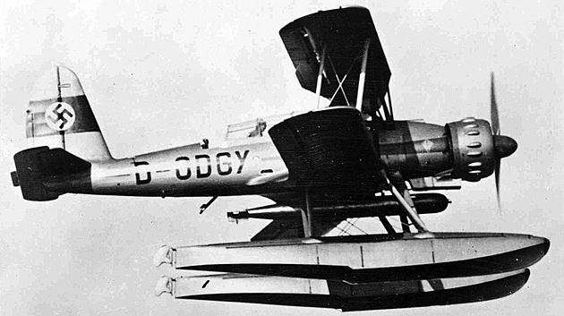 Plovkov Arado Ar 95. Z tohoto typu konstrukn vychzel palubn bombardr Arado Ar 195, kter byl postaven ve tech prototypech.