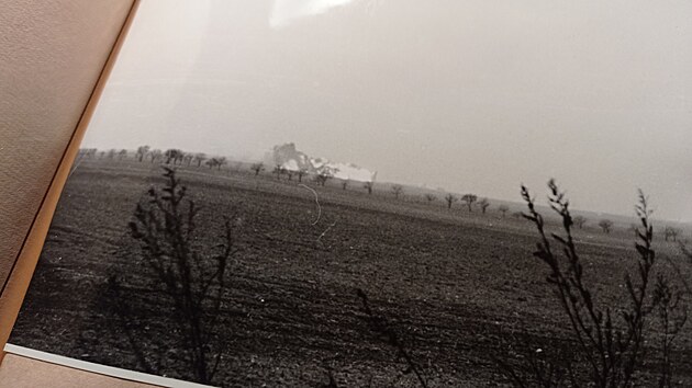 Fotografie z vyetovacho spisu k nehod letadla Tu-154 z 19. nora 1973. Snmek sovtskho letounu krtce po nehod podil u ruzynskho letit aviatick nadenec Alois Dvok.
