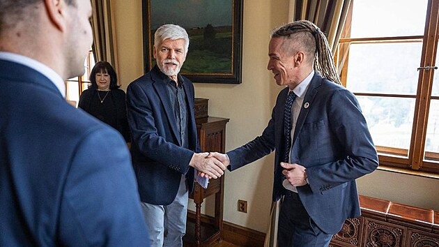 Zvolen prezident Petr Pavel se v Hrznskm palci seel s ministrem pro mstn rozvoj a pedsedou Pirt Ivanem Bartoem. (14. nora 2023)