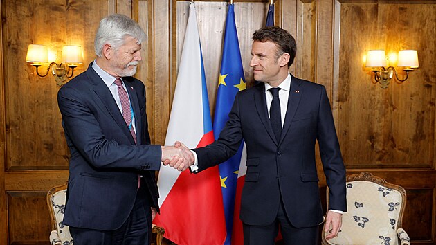 Zvolen prezident Petr Pavel se seel na Mniichovsk bezpenostn konferenci s francouzskm prezidentem Emmanuelem Macronem.