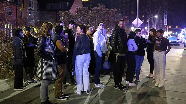 Studenti dost�vaj� pokyny od policie v are�lu Michigansk� st�tn� univerzity pot�, co byl v East Lansingu (st�t Michigan) zru�en p��kaz k ukryt�. (14. �nora 2023)