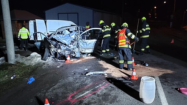 idi Renaultu pejel z neznmch dvod do protismru, kde se srazil s dodvkou.