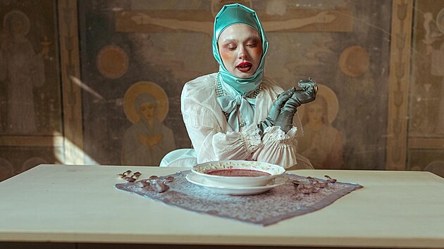 Zbr z naten klipu k psn My Sisters Crown, se kterou skupina Vesna uspla v nrodnm kole Eurovize.