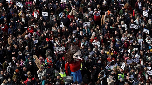 V Madridu vyli lid do ulic, aby protestovali proti zmnm ve zdravotnictv. (12. nora 2023)