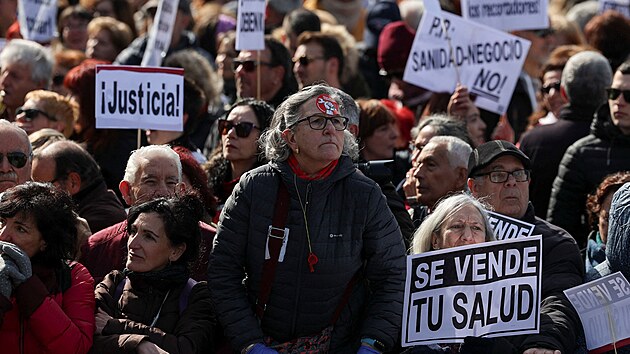 V Madridu vyli lid do ulic, aby protestovali proti zmnm ve zdravotnictv. (12. nora 2023)