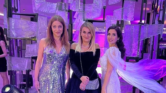 Lucie Zedn��kov�, Dita Bran��kov� a Eva Decastelo (Brno, 11. �nora 2023)