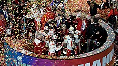 Hrá�i Kansas City Chiefs buja�e slaví - ovládli pot�etí v historii finále ligy...