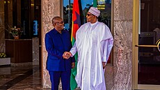 Nigerijský prezident Muhammadu Buhari pijal protjek z Guiney Bissau Umara...