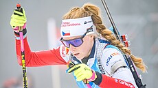eská reprezentantka Markéta Davidová na trati bhem stíhacího závodu na...