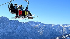 Seda�ková lanovka Faschingalm na Zettersfeldu