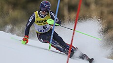 Henrik Kristoffersen bhem slalomu na mistrovství svta