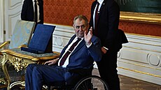 Miloš Zeman přijal dekrety nových velvyslanců USA a Británie. USA v Česku...