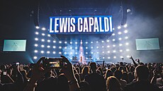 Koncert Lewise Capaldiho v pra�ské O2 aren� (17. února 2023)