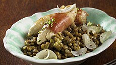 �o�ka se �alotkou a ku�ec�mi bal��ky