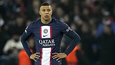 Smla, pak zklamání. Kylian Mbappé z Paris St. Germain poté, co video odhalilo,...